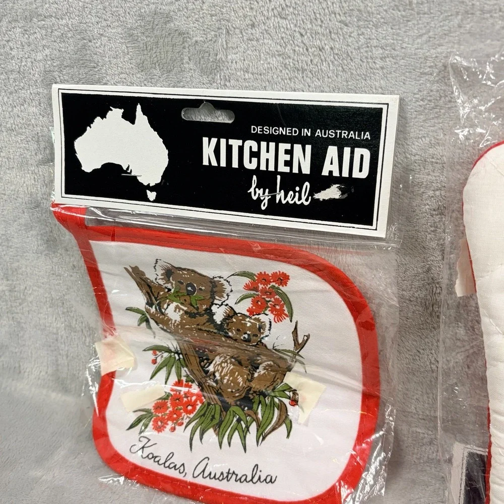 Australia Souvenir‎ Lot – Koala Oven Mitt & Pot Holder Set + Kangaroo Notepad